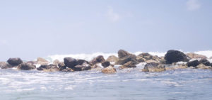 Oleaje adentrándose en la playa.